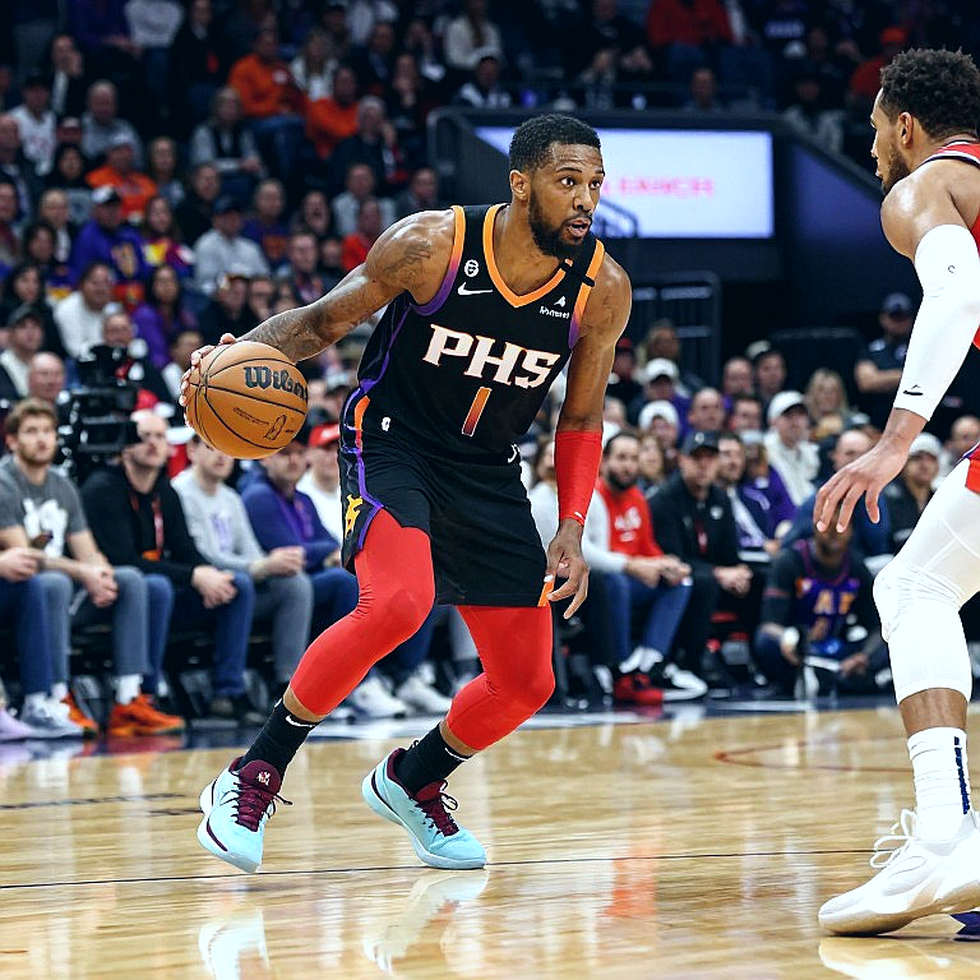 Một hợp đồng Exhibit-10 với Knicks: tờ giấy rẻ nhất, và bản tin đắt nhất