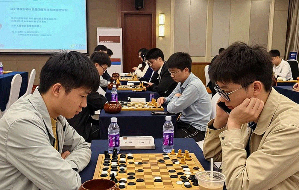 GCL 2026: Nepomniachtchi khiến Carlsen toát mồ hôi trước khi hạ Sindarov bằng đồng hồ